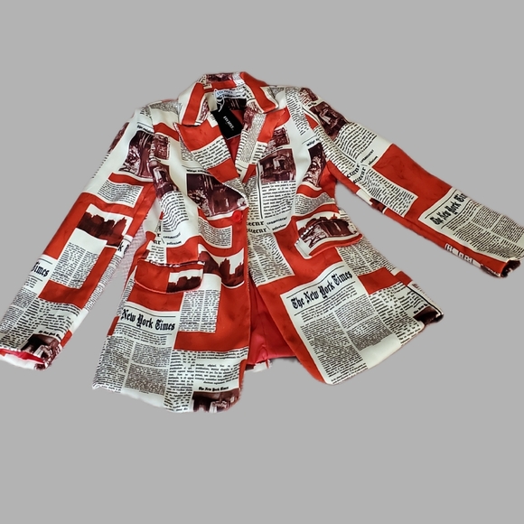 Chic Red and White Newspaper Print Blazer - Picture 2 of 10